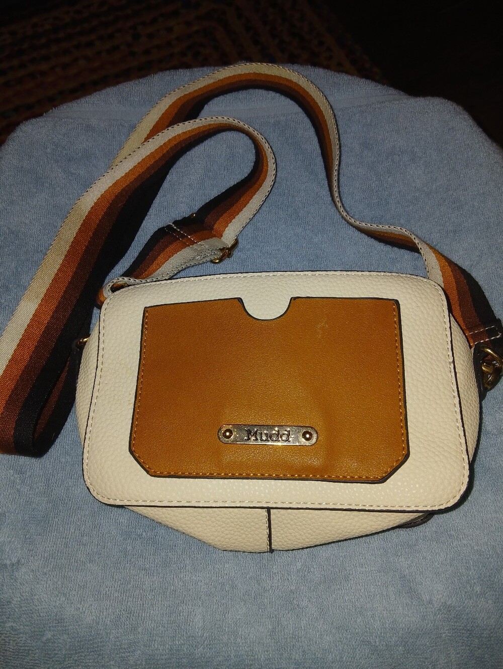 Mudd Vintage 90's Y2k Crossbody Bag with Retro Striped Guitar Strap.      FF#424